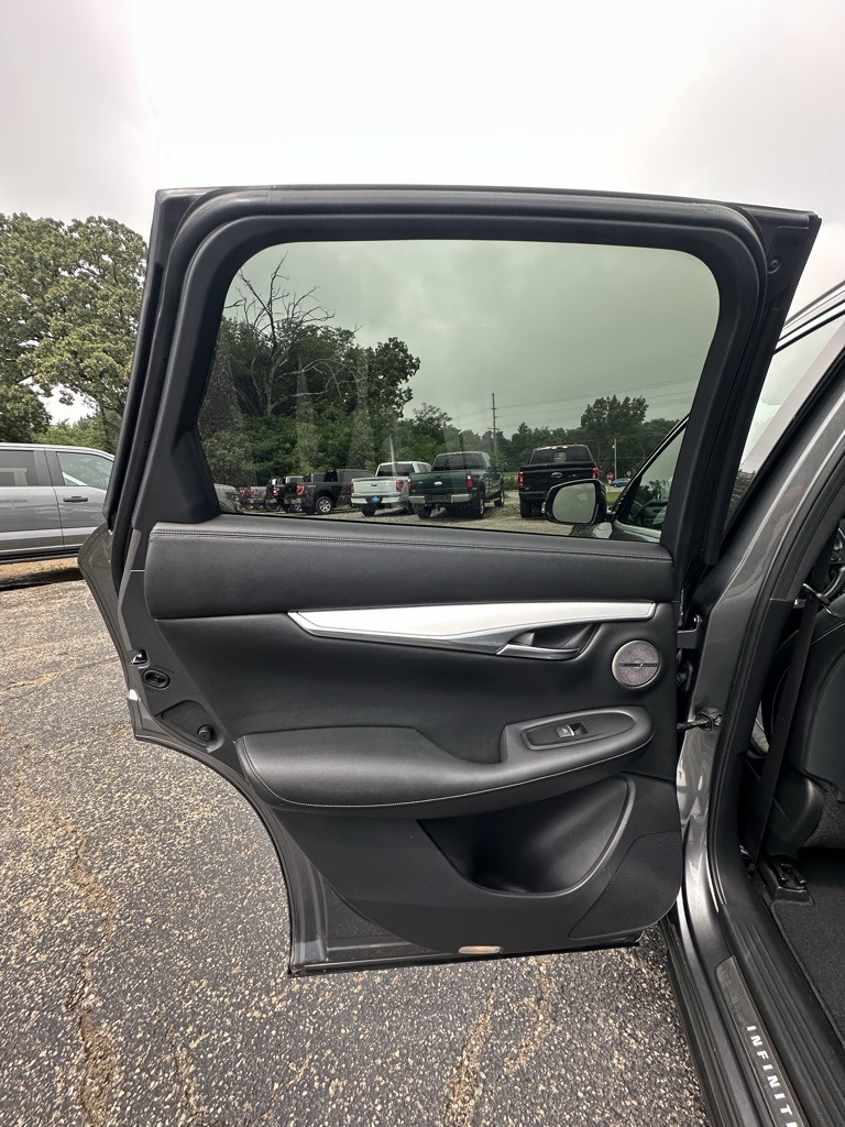 2019 Infiniti QX50 Essential photo 13