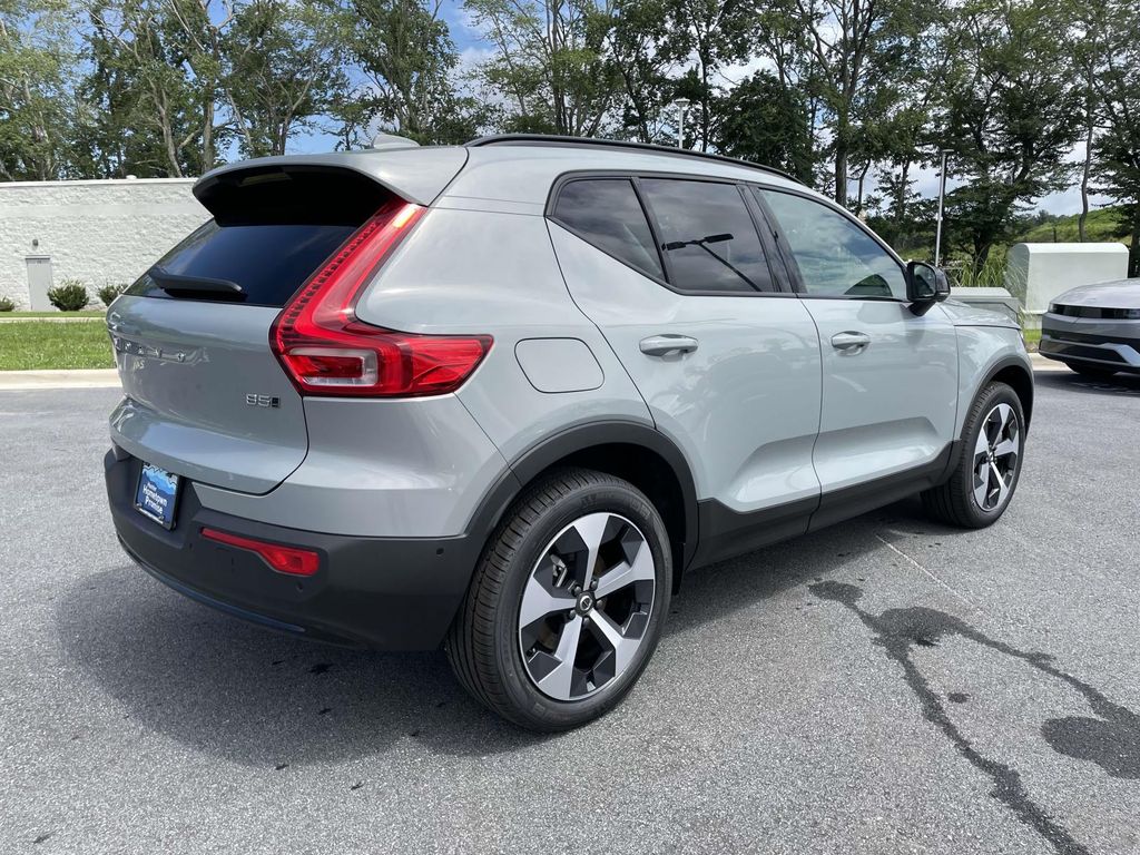 2026 Volvo XC40 AWD Plus photo 27