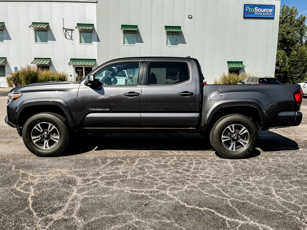 2019 Toyota Tacoma TRD Sport photo 2