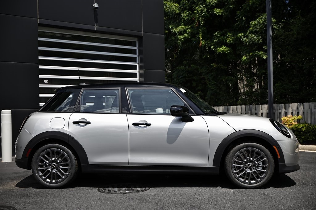 2025 Mini Cooper 4 Door Hardtop Signature photo 3