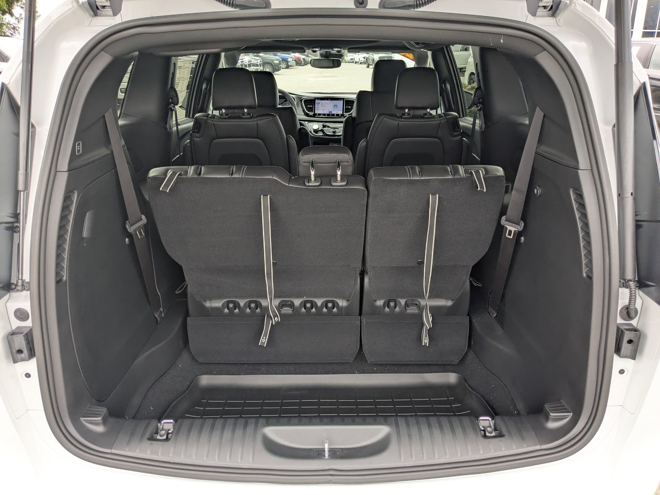2026 Chrysler Pacifica photo 25
