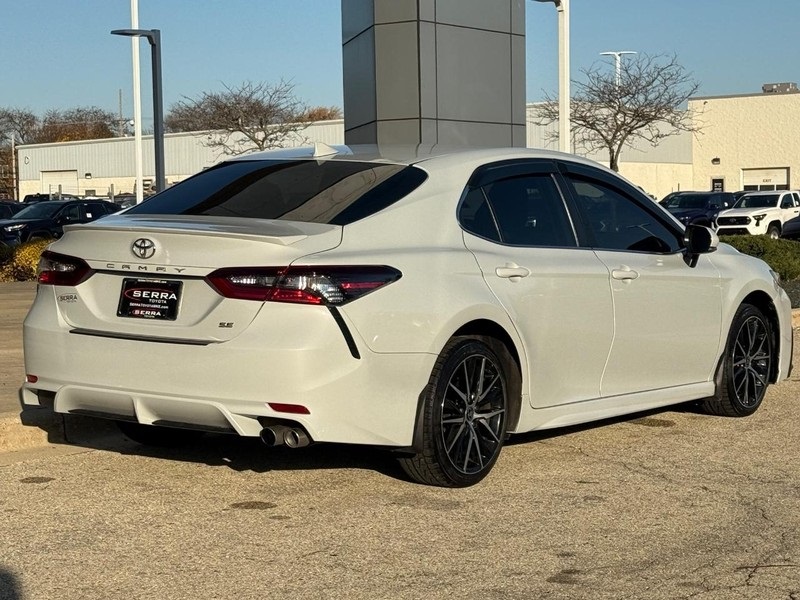 2022 Toyota Camry SE photo 3
