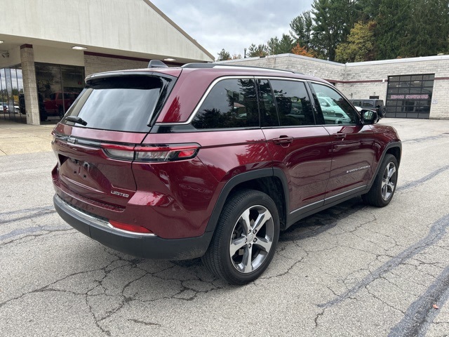 2024 Jeep Grand Cherokee Limited photo 3