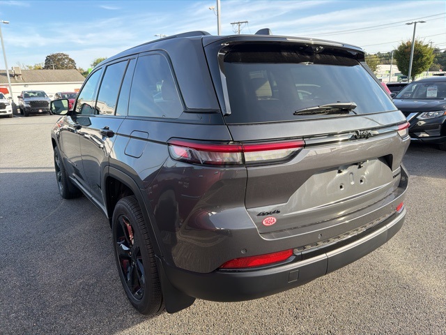2025 Jeep Grand Cherokee Limited photo 4