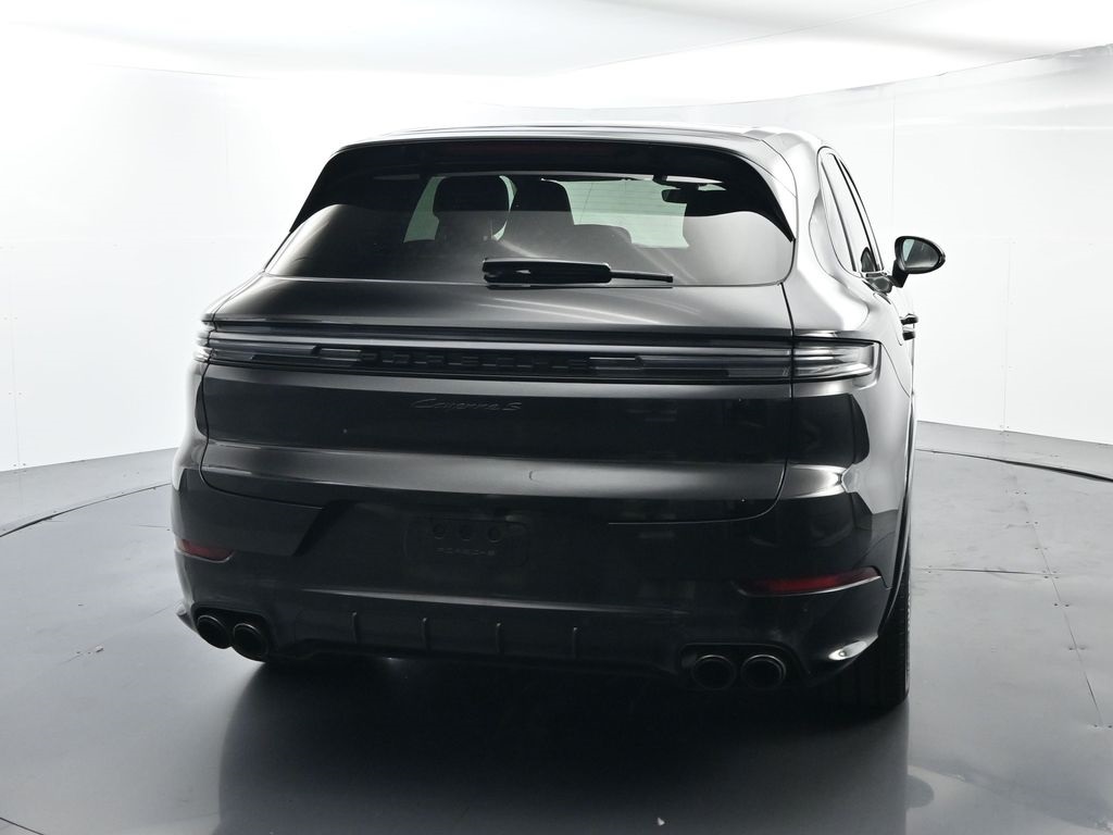 2024 Porsche Cayenne S photo 11