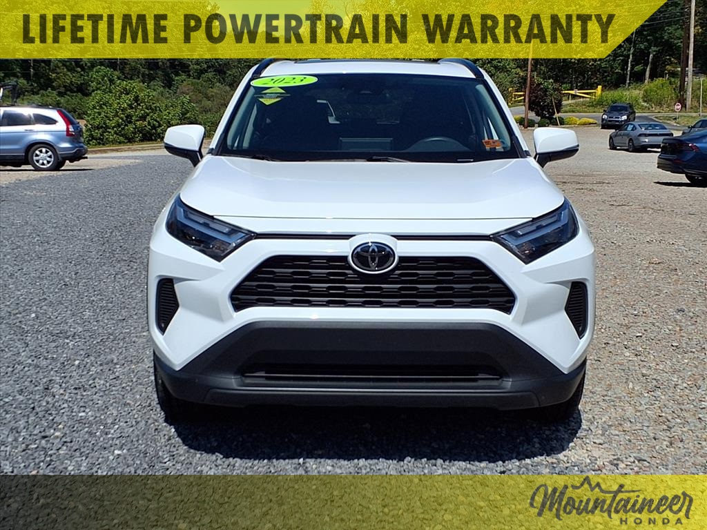 2023 Toyota RAV4 XLE photo 2