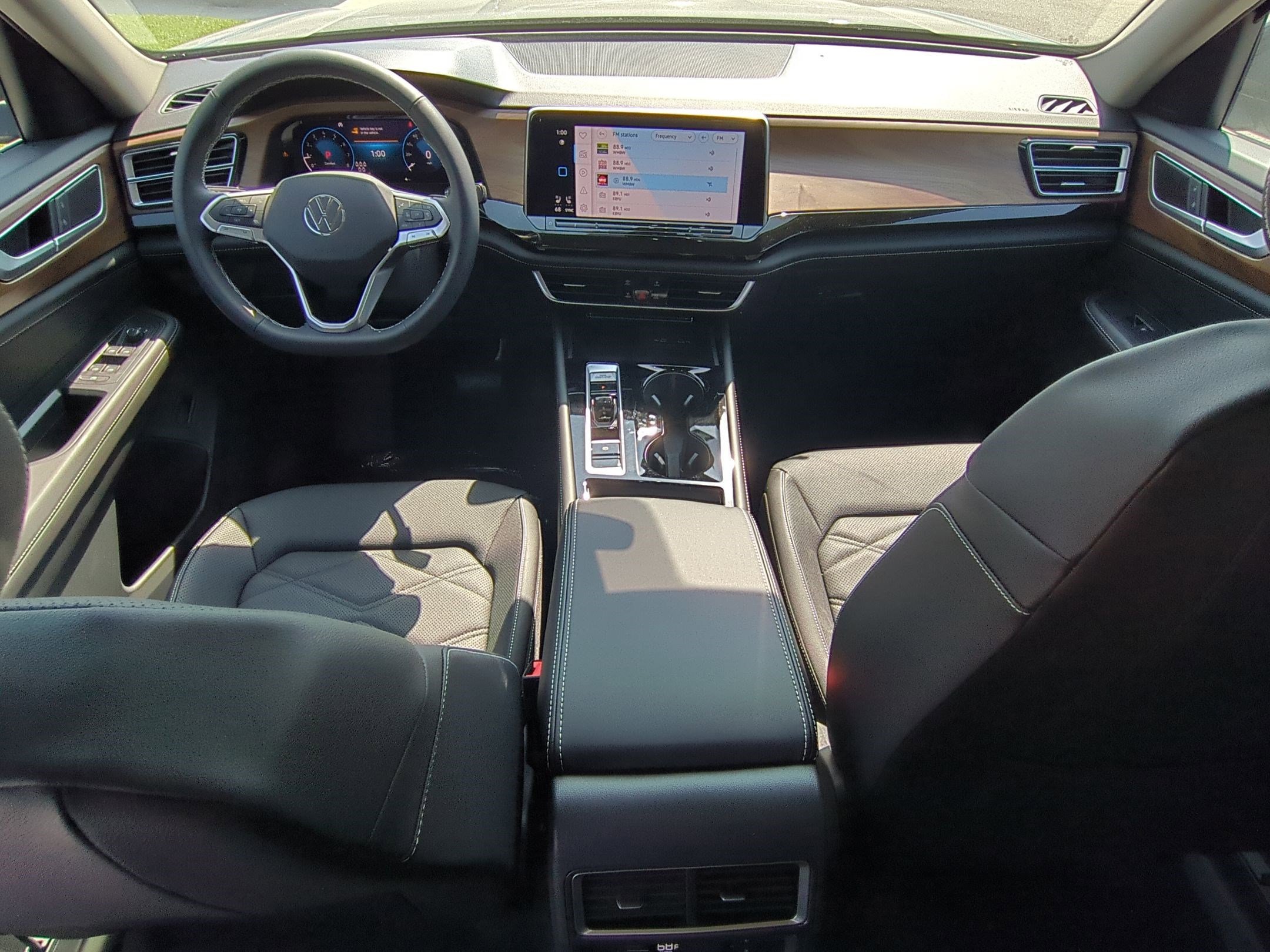 2025 Volkswagen Atlas SE Technology photo 11