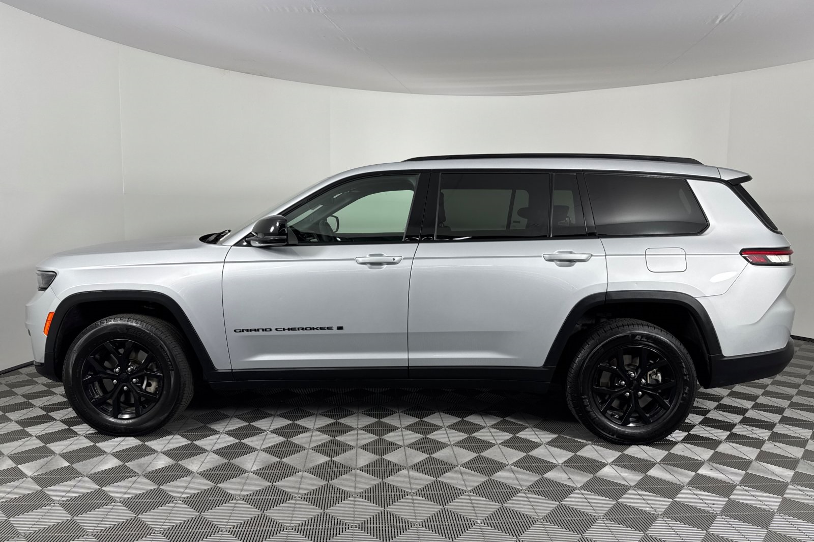2024 Jeep Grand Cherokee Altitude photo 6