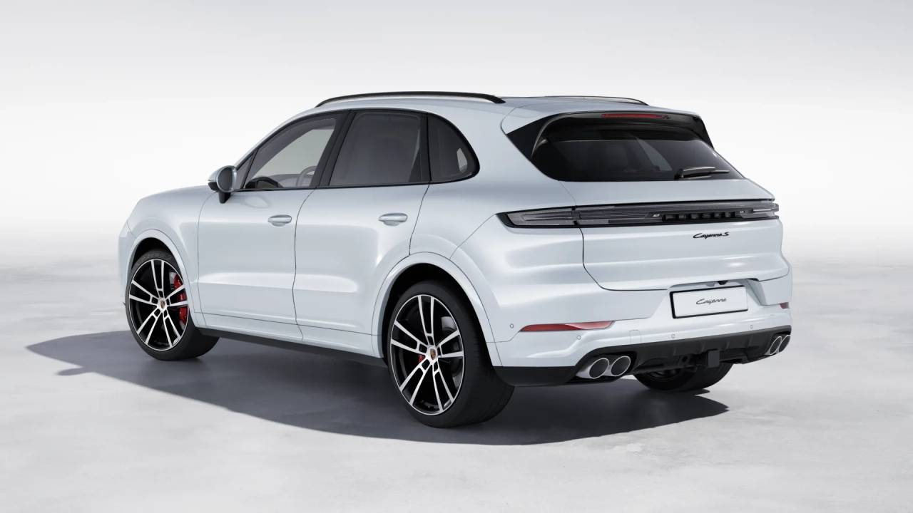 2026 Porsche Cayenne S photo 3