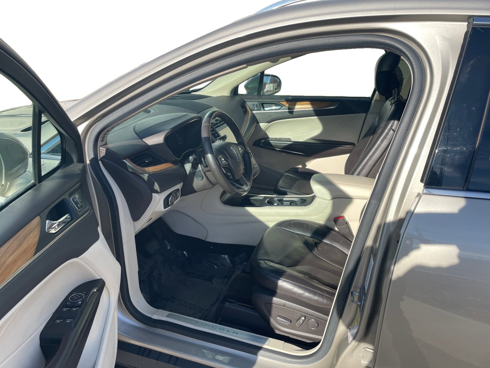 Used 2015 Lincoln MKC Base with VIN 5LMTJ2AHXFUJ04399 for sale in Kansas City