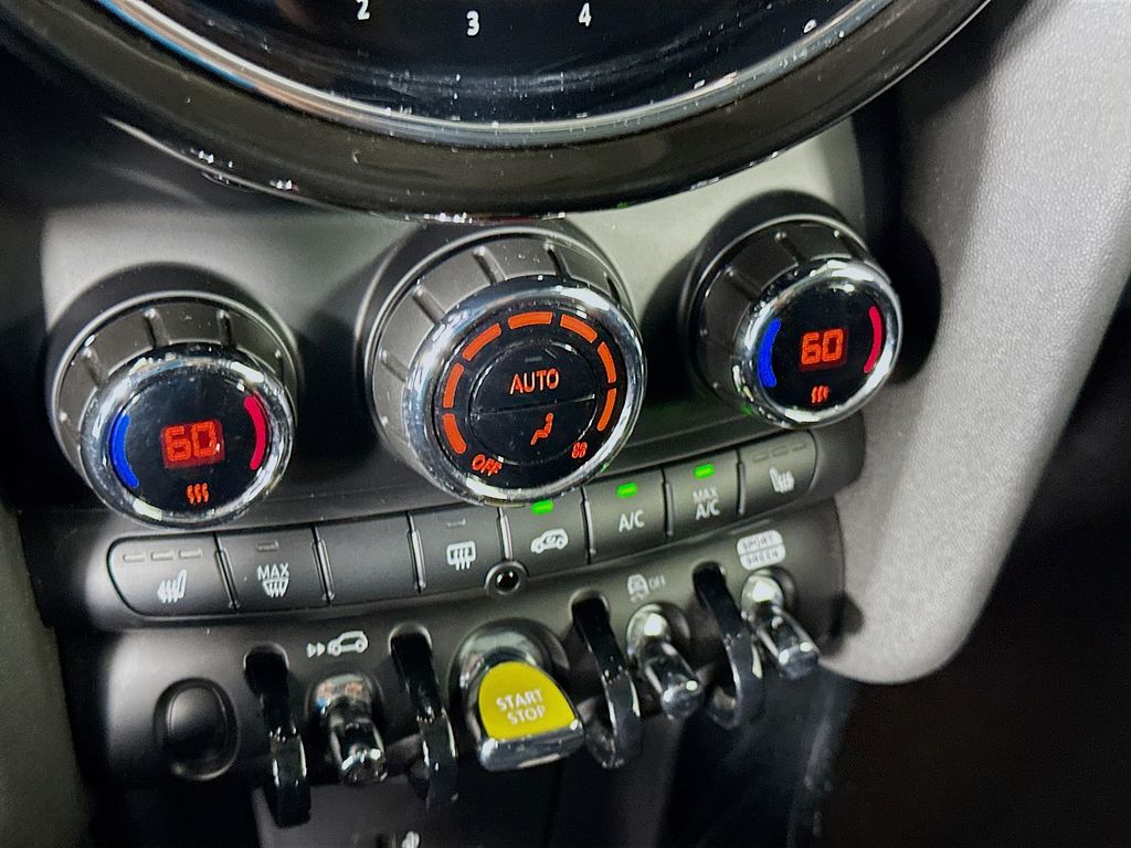 2024 Mini Cooper SE Signature photo 11