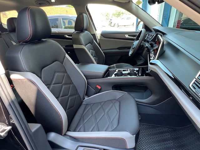 2025 Volkswagen Atlas Peak Edition SE photo 14