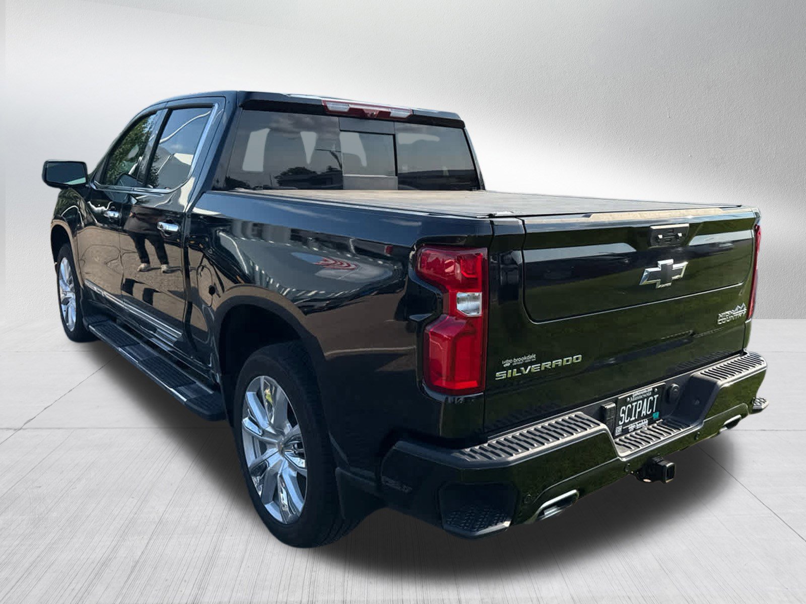 2024 Chevrolet Silverado 1500 High Country photo 2