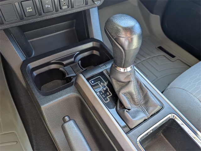 2017 Toyota Tacoma SR5 photo 17