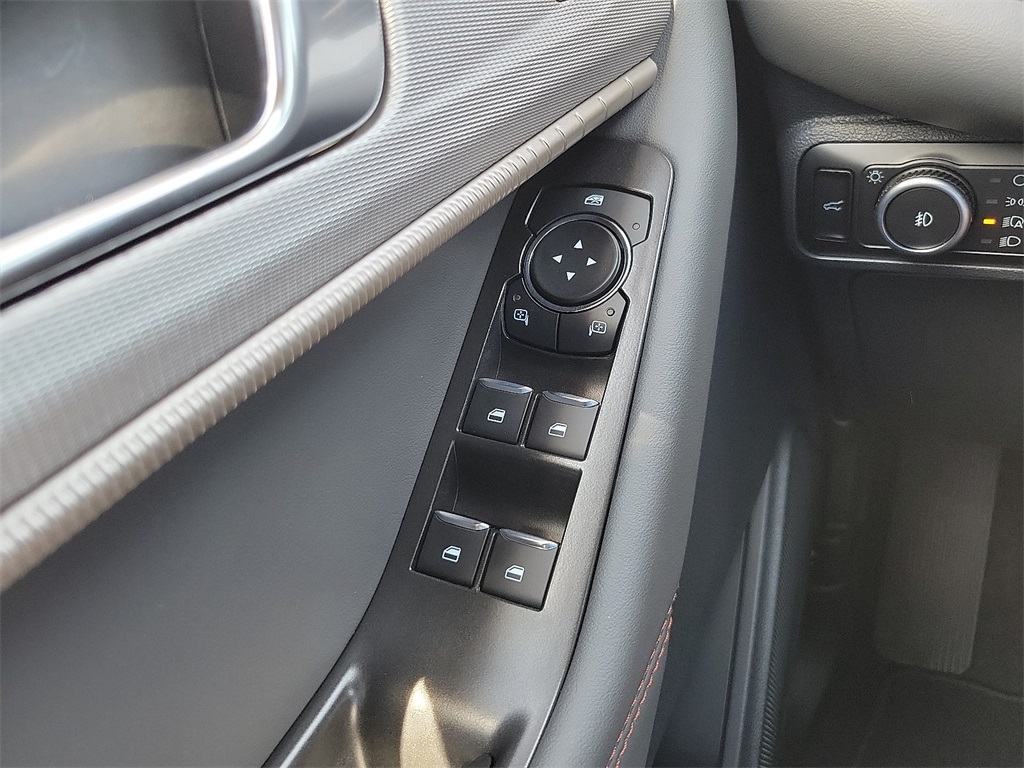 2025 Ford Explorer photo 13