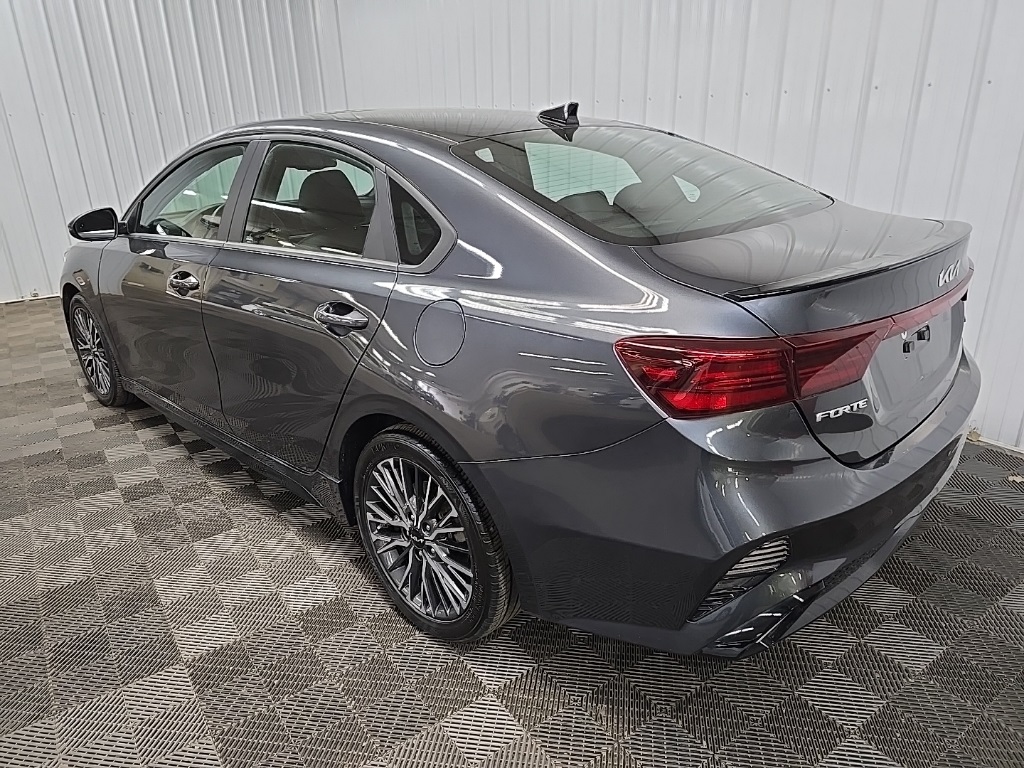 2022 Kia Forte GT-Line photo 9