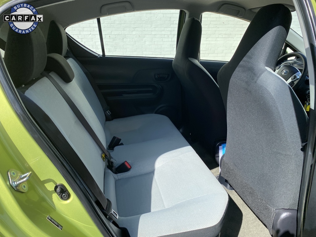 2016 Toyota Prius C One photo 10