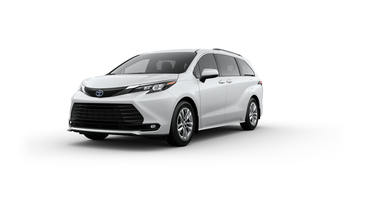 2025 Toyota Sienna XLE's photo