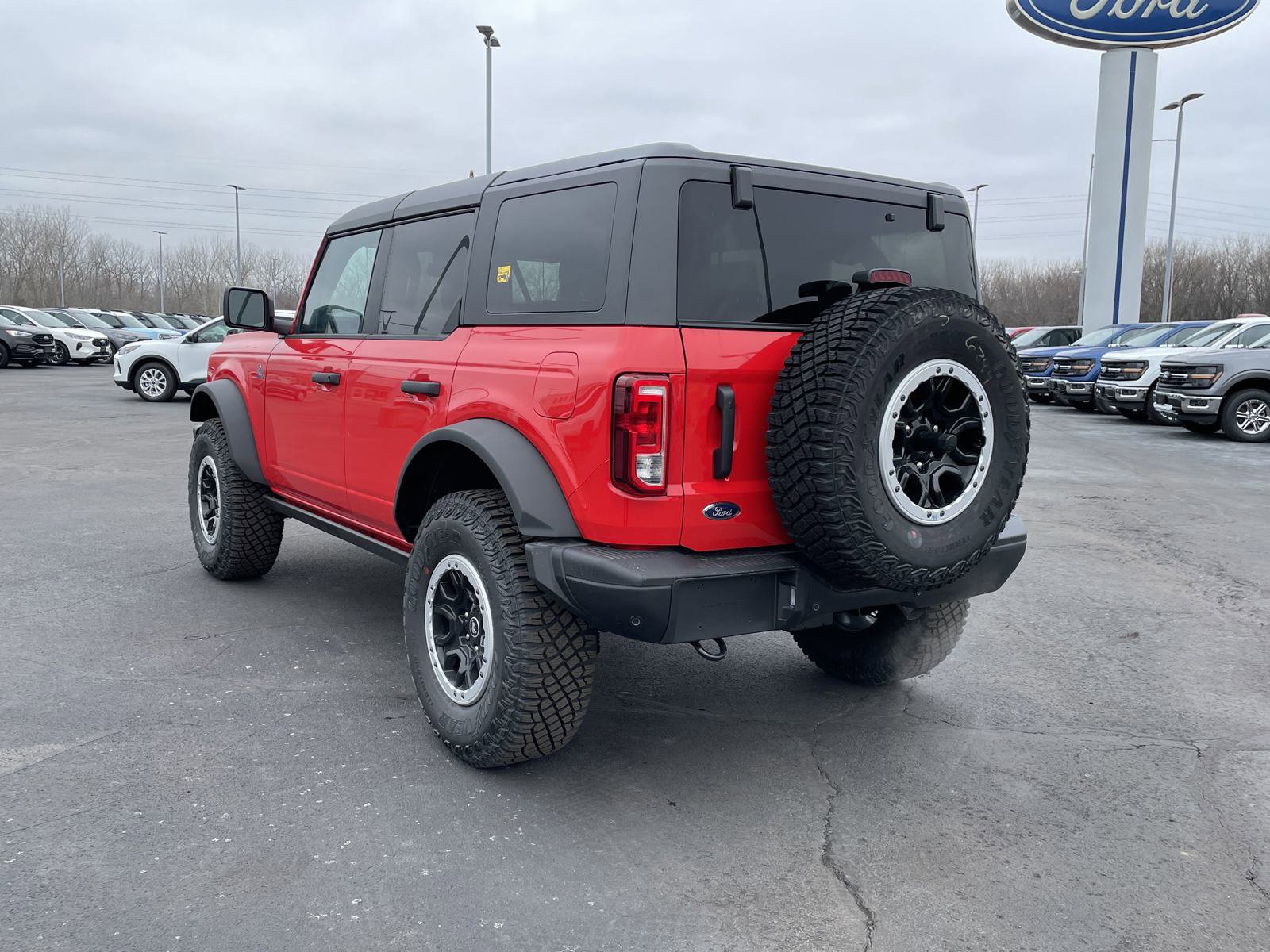 2024 Ford Bronco Black Diamond photo 3