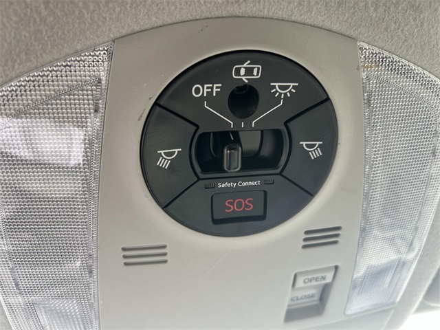 2013 Toyota Prius Four photo 18