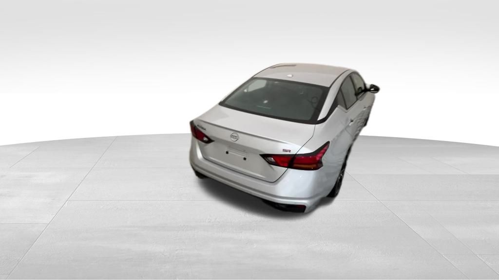 2023 Nissan Altima 2.5 SR photo 4