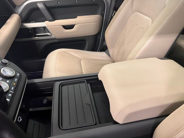 2020 Land Rover Defender 110 photo 19