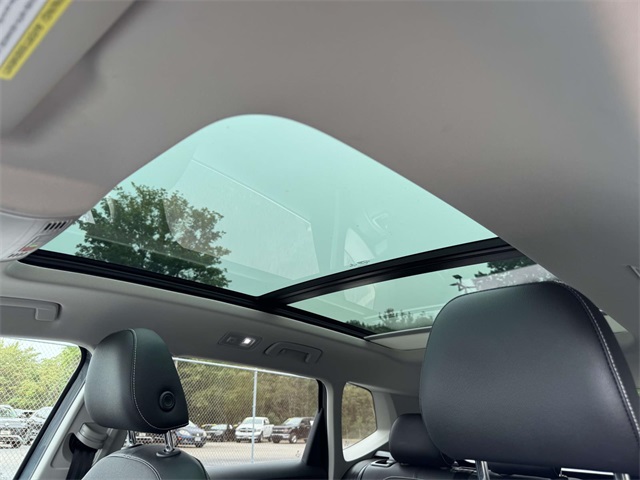 2023 Volkswagen Taos SE photo 4