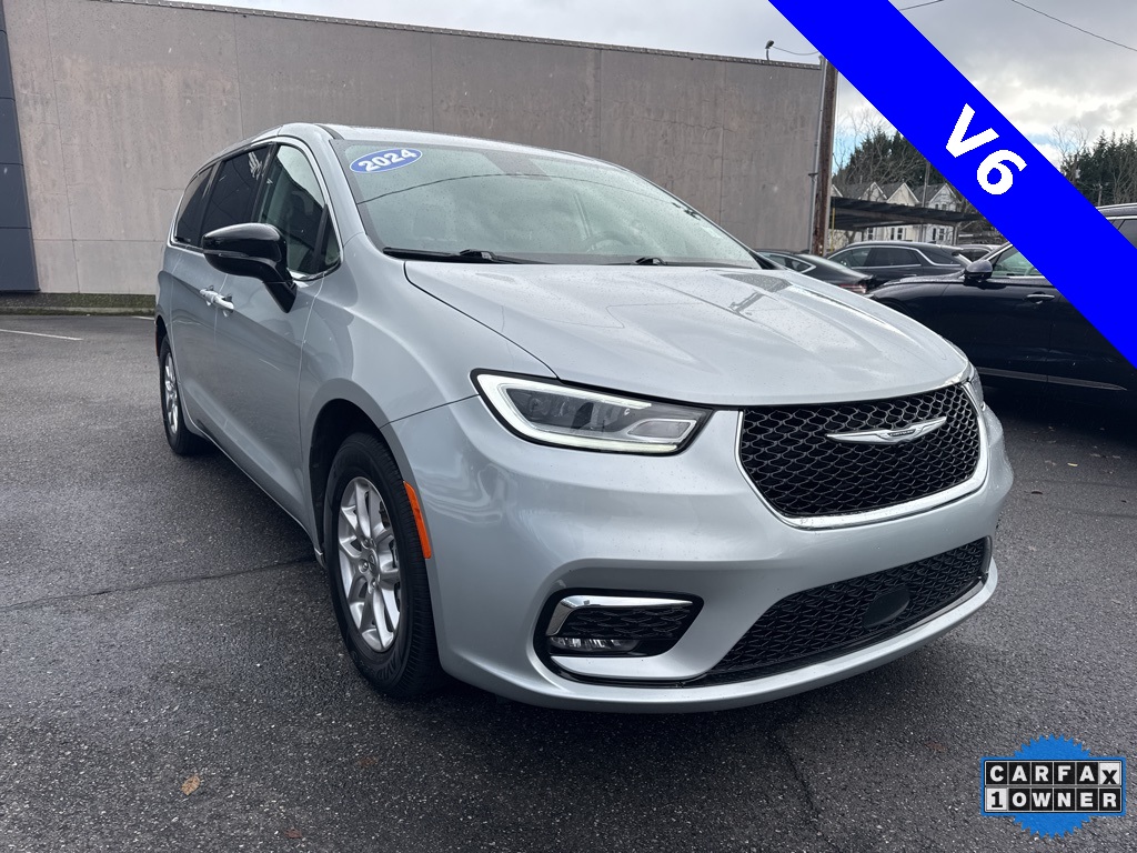 2024 Chrysler Pacifica Touring L's photo