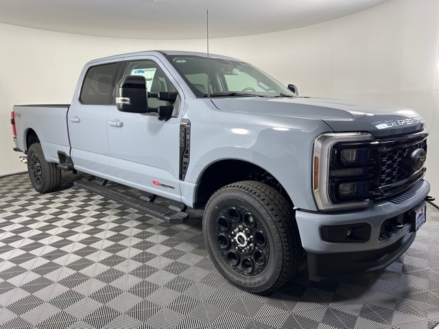 2025 Ford F-350 Lariat photo 2