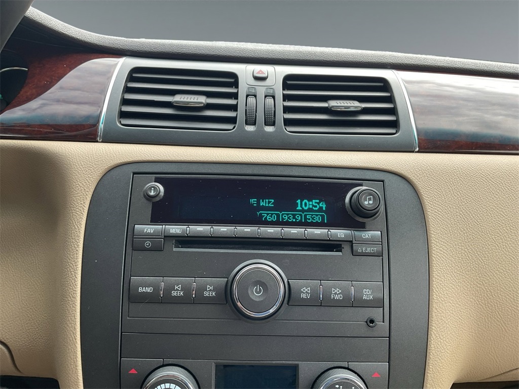 2011 Buick Lucerne CX photo 11