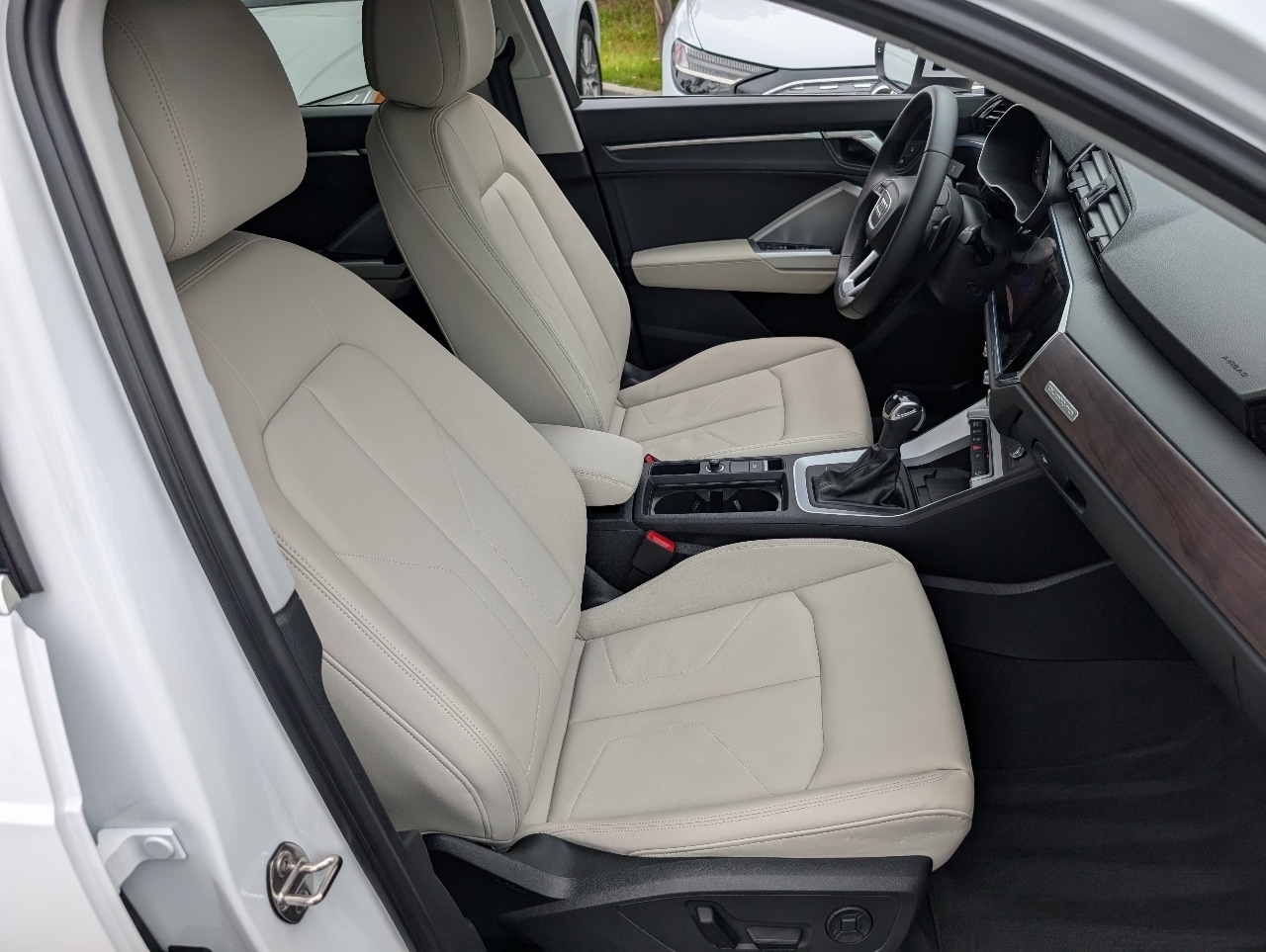 2025 Audi Q3 S line Premium photo 6
