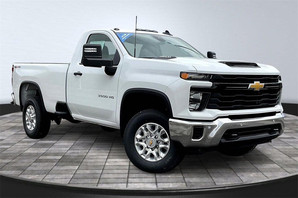 2026 Chevrolet Silverado 3500HD photo 2