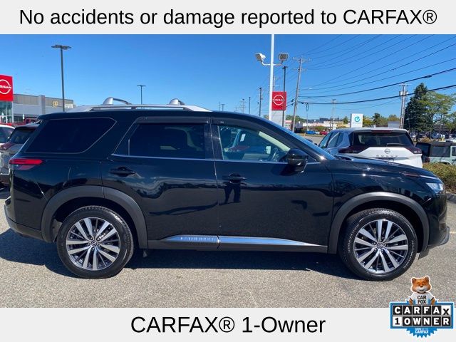 2022 Nissan Pathfinder Platinum photo 2