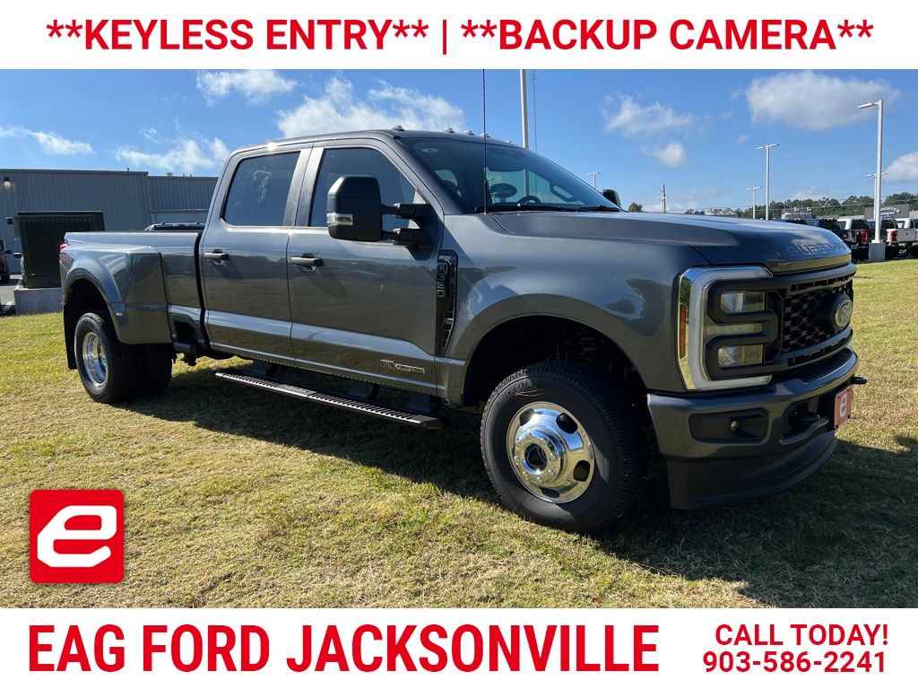 2026 Ford F-350 Super Duty XL's photo