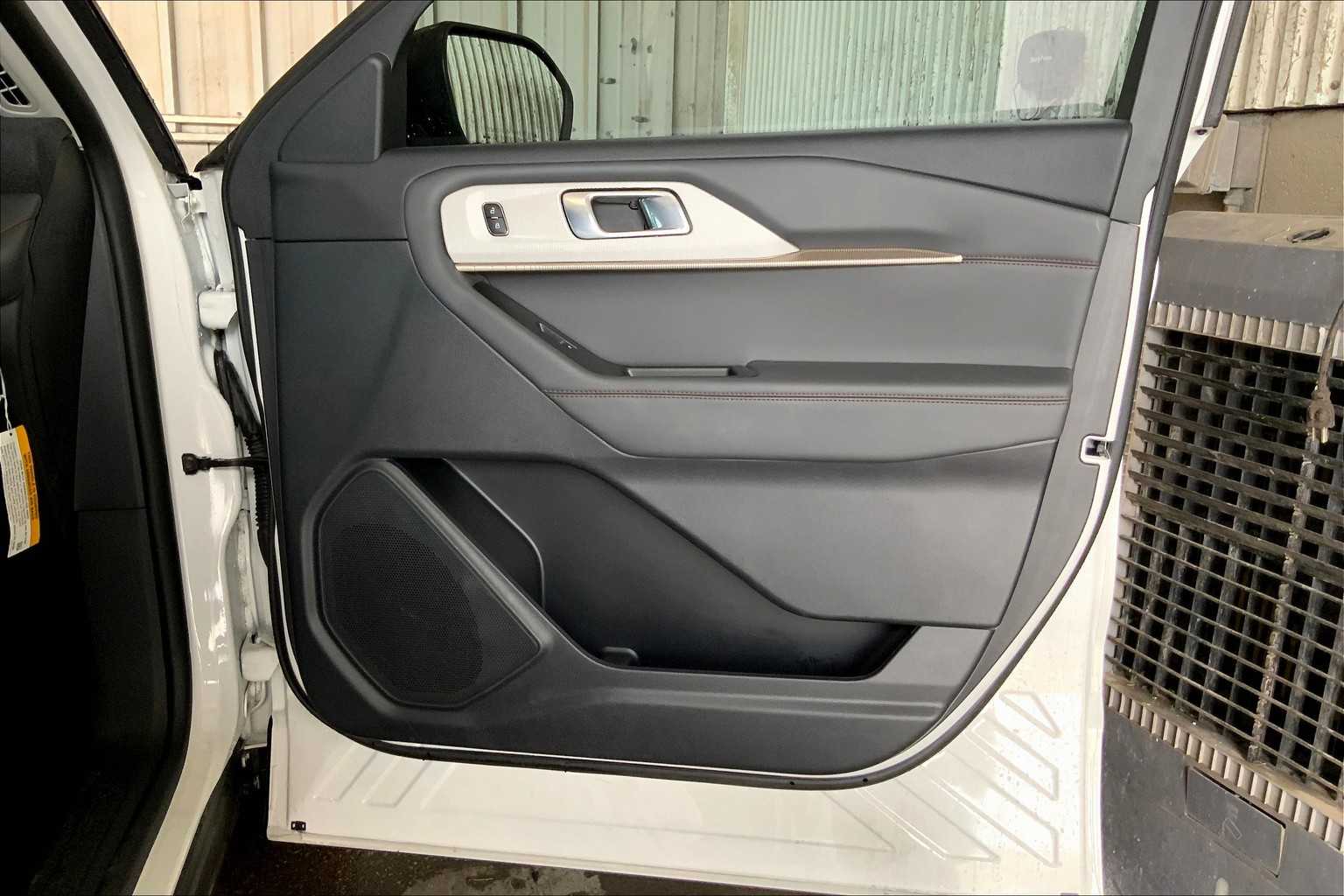 2025 Ford Explorer photo 19