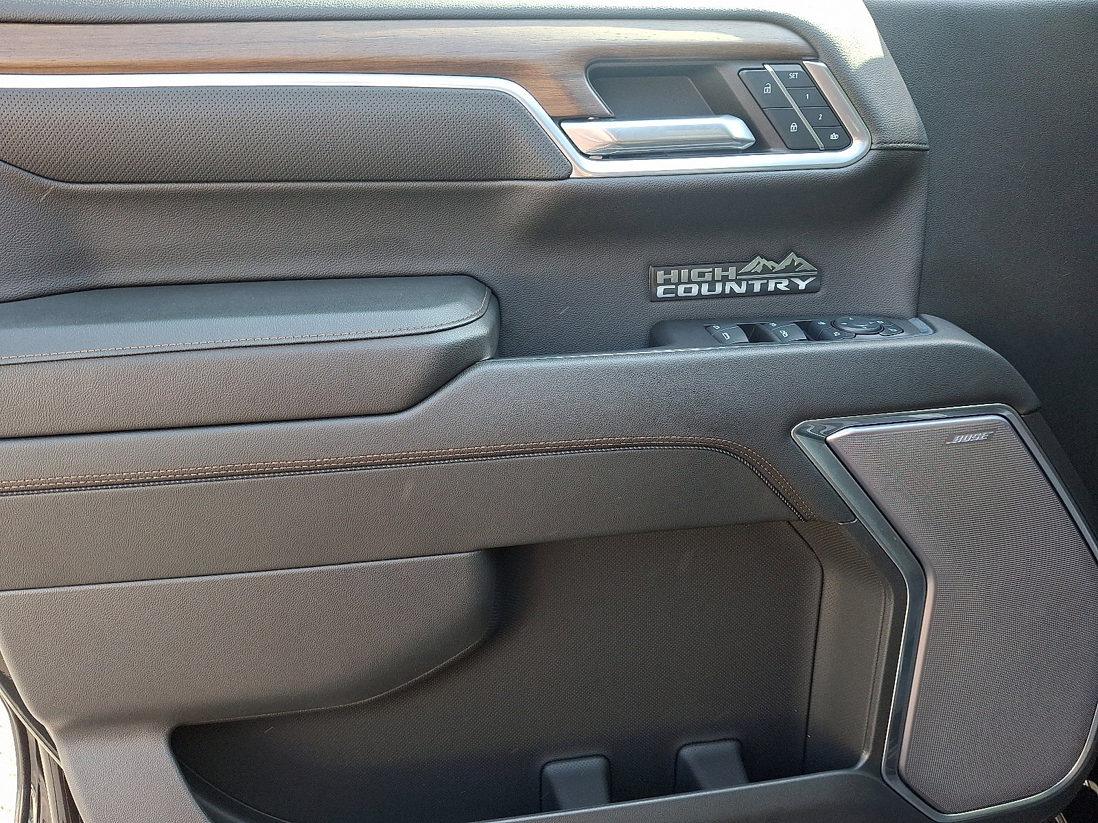2024 Chevrolet Silverado 1500 High Country photo 12