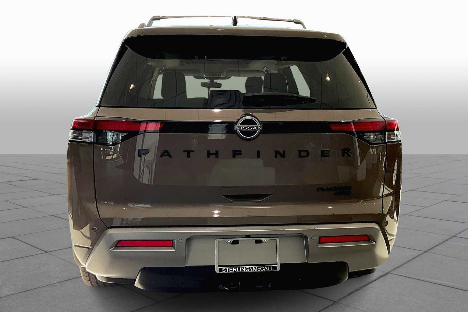2023 Nissan Pathfinder Platinum photo 8