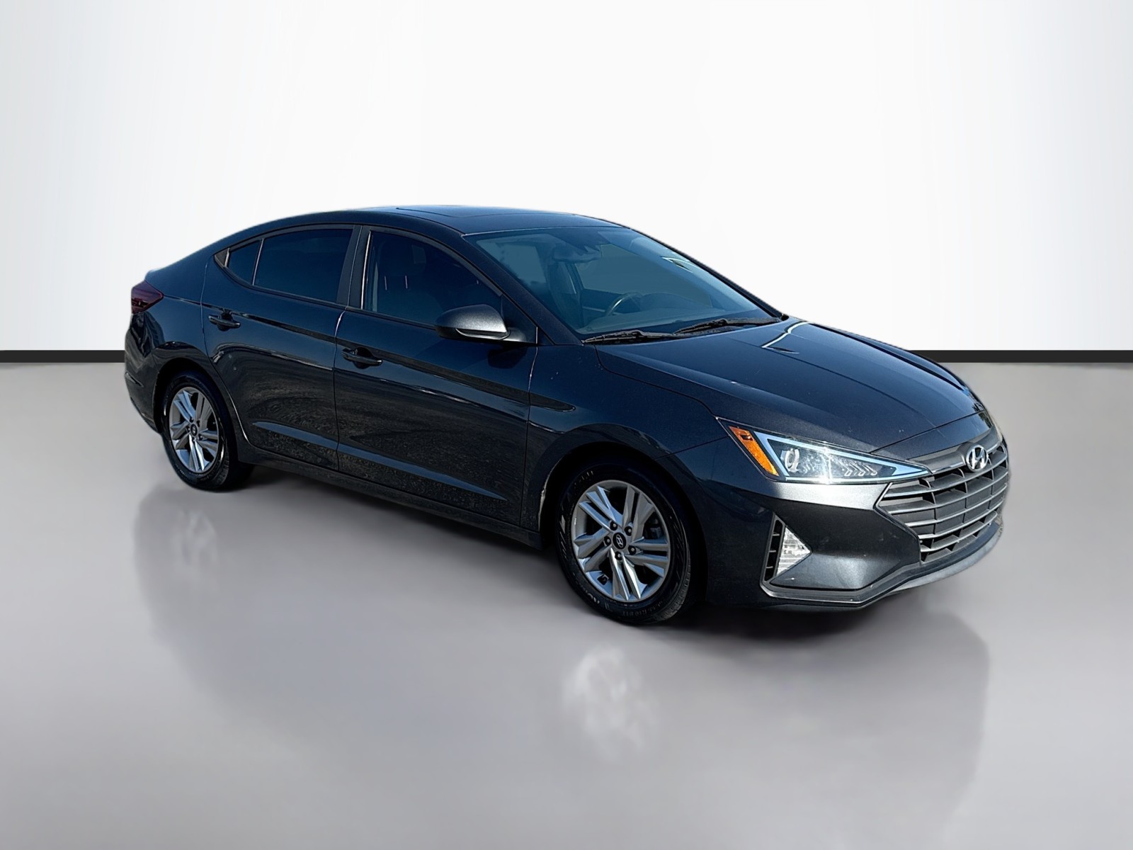 2020 Hyundai Elantra SEL photo 3