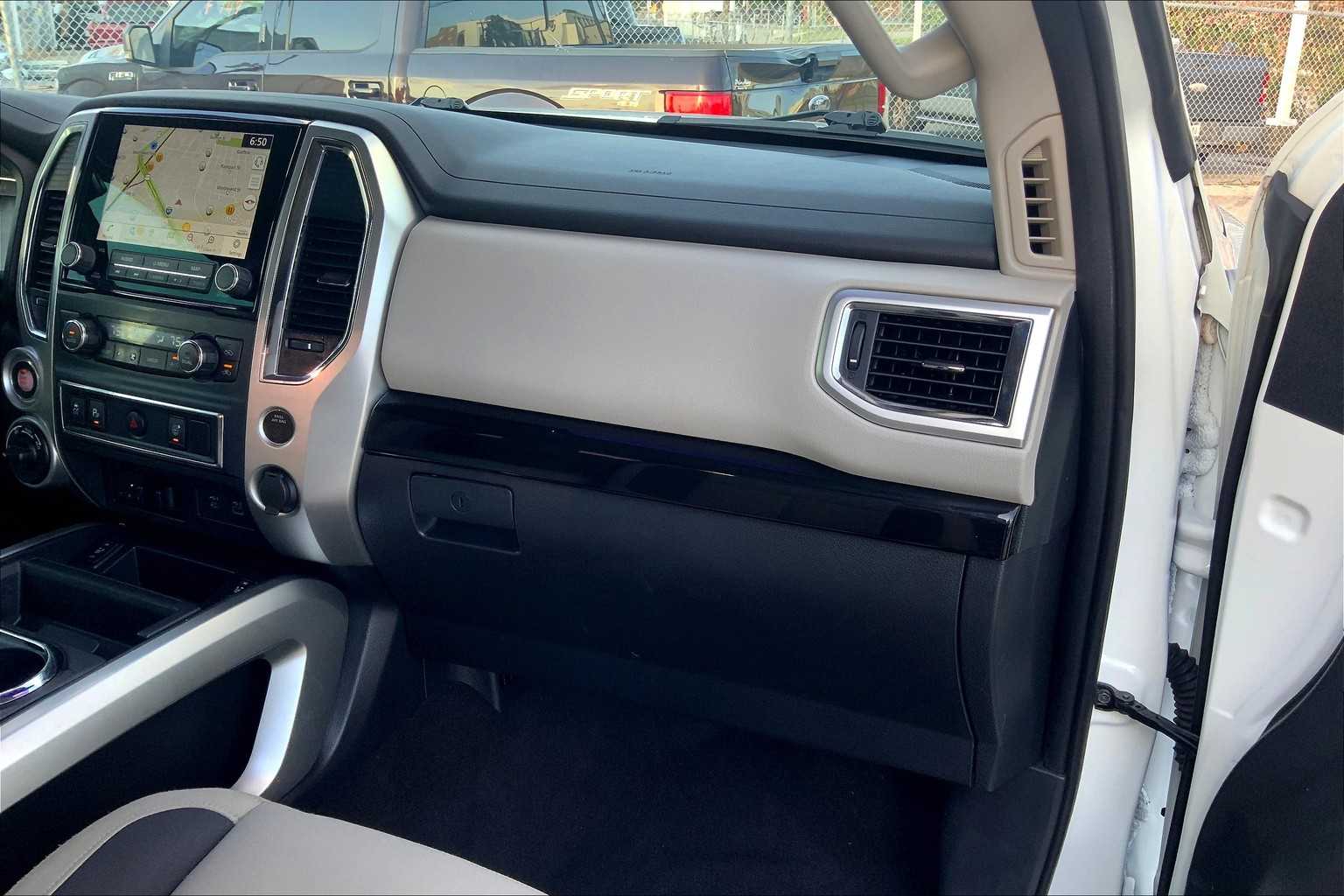 2020 Nissan Titan SV photo 13