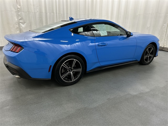 2025 Ford Mustang EcoBoost photo 4