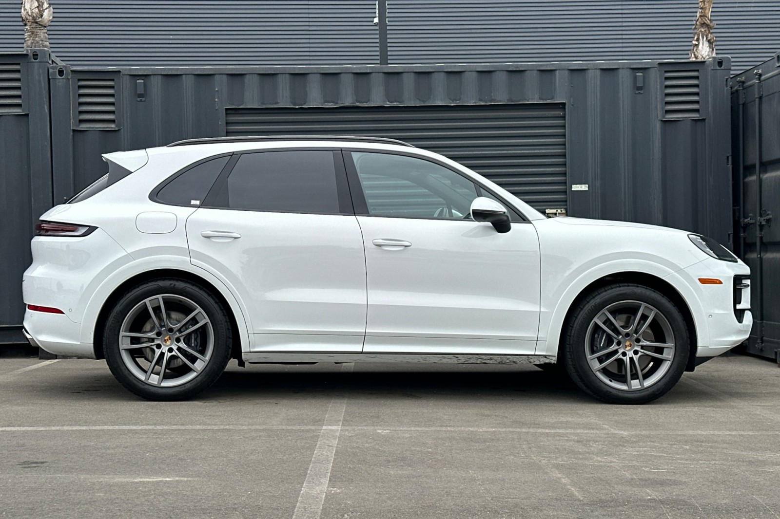 2025 Porsche Cayenne Turbo photo 9