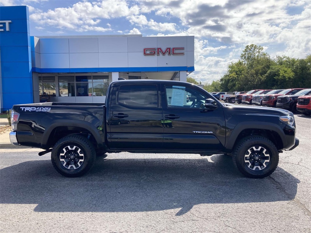 2023 Toyota Tacoma TRD Off-Road photo 2