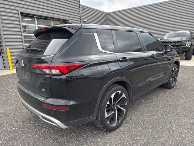 2022 Mitsubishi Outlander SE photo 3
