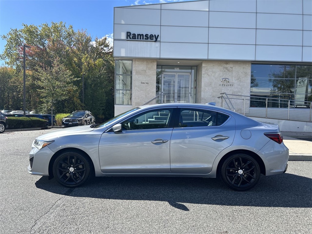 2019 Acura ILX Base photo 4