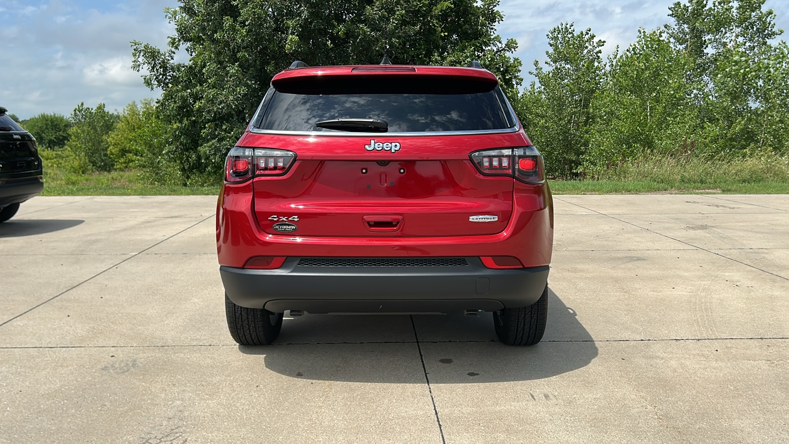 2025 Jeep Compass Latitude photo 3