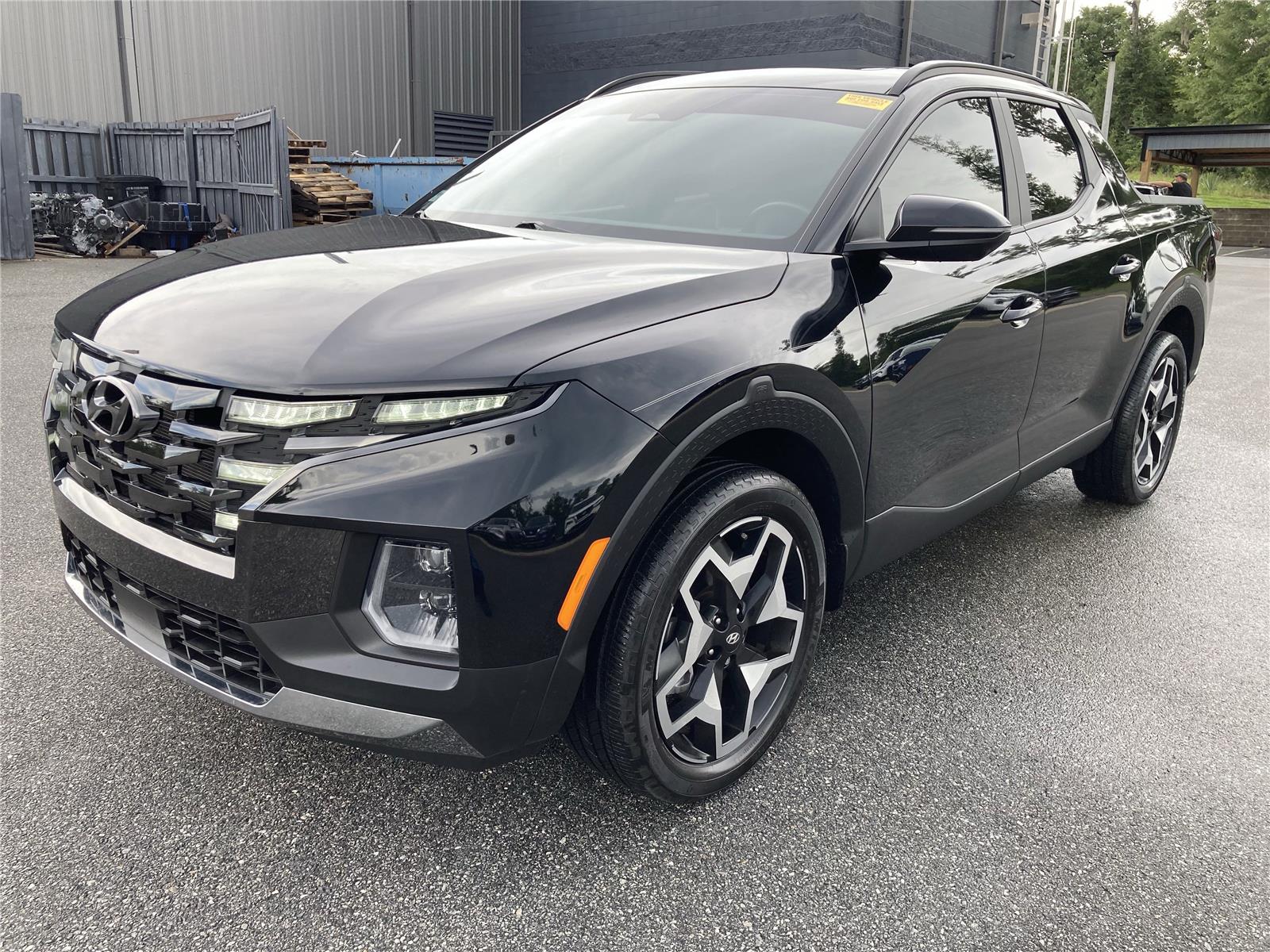2023 Hyundai Santa Cruz Limited photo 2