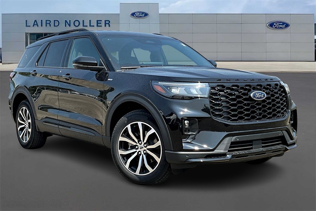 2025 Ford Explorer ST-Line photo 2