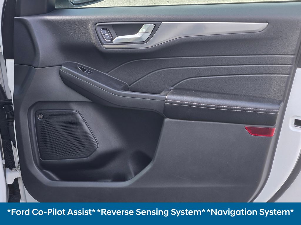 2021 Ford Escape Titanium photo 2