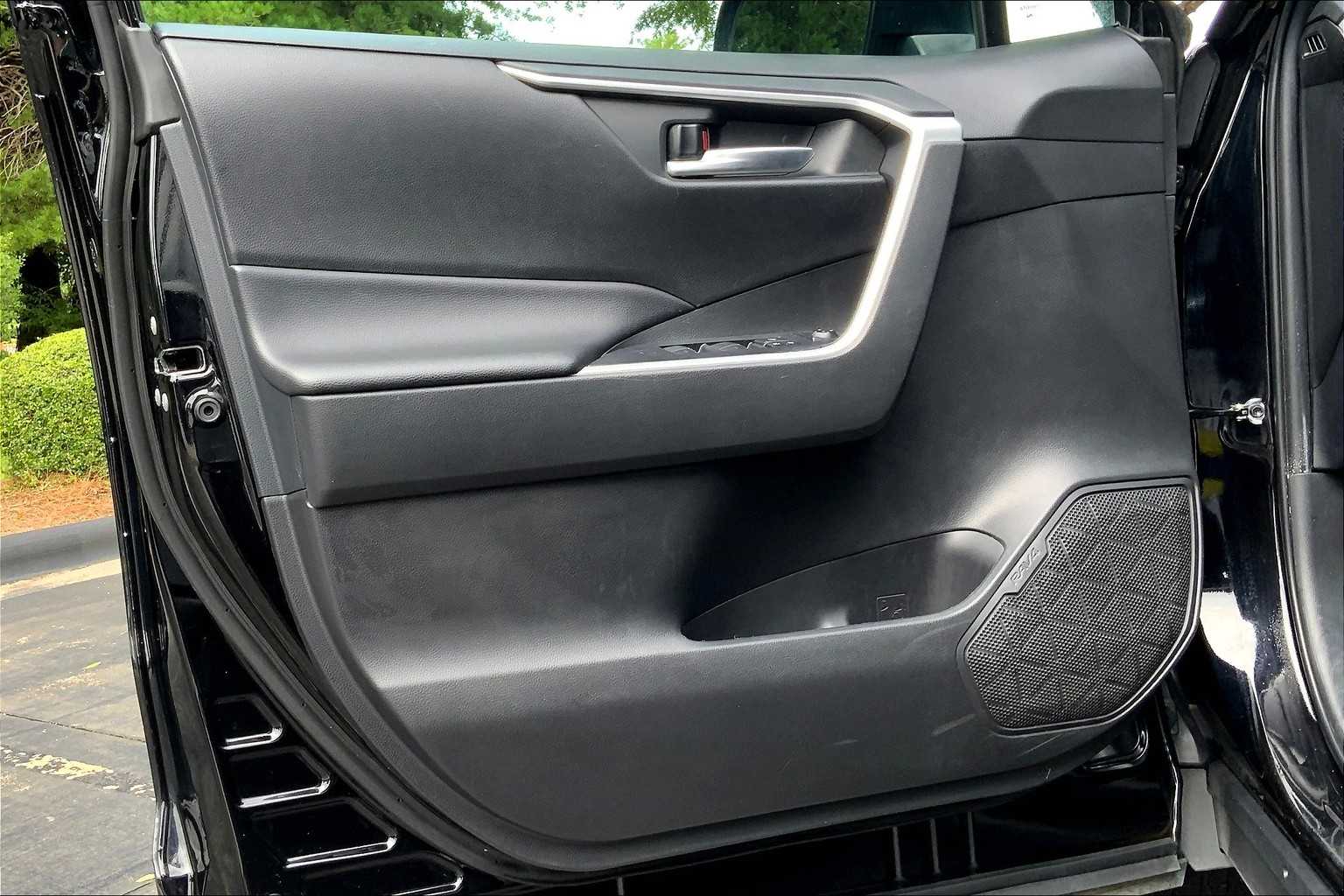 2024 Toyota RAV4 XLE photo 20
