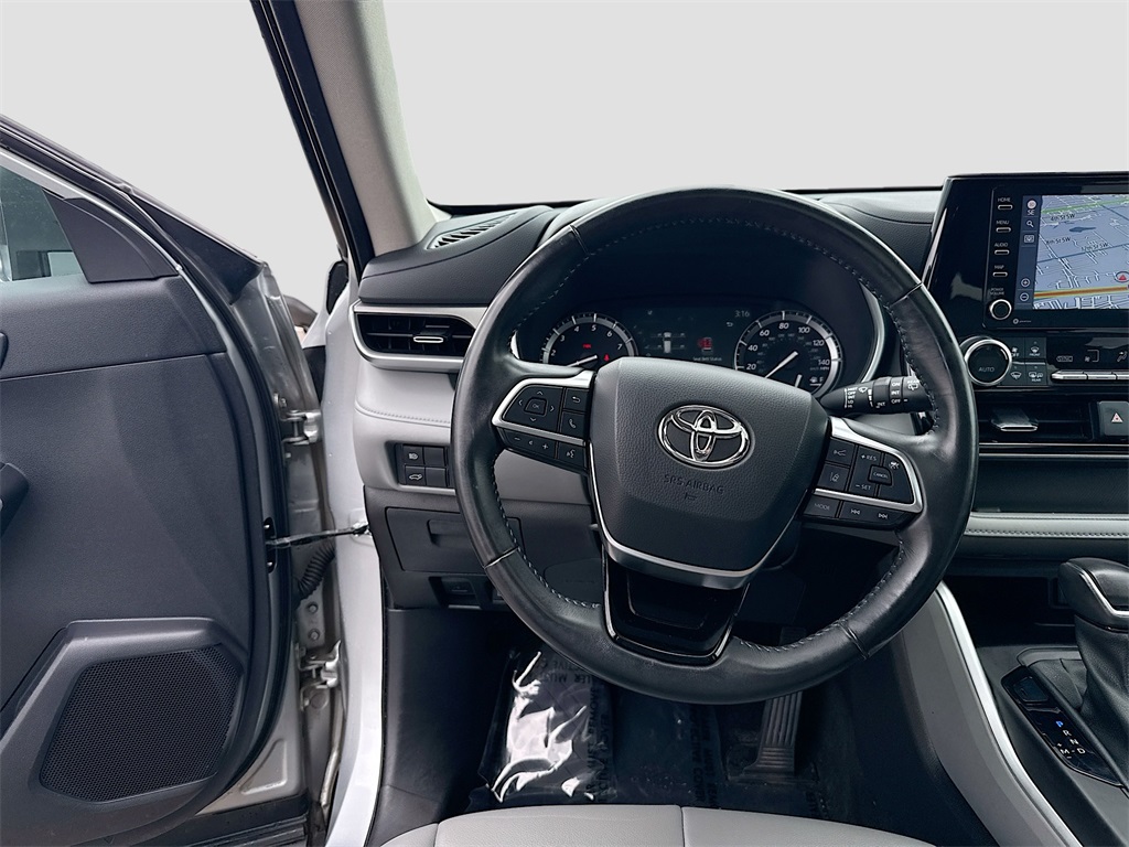 2021 Toyota Highlander XLE photo 18
